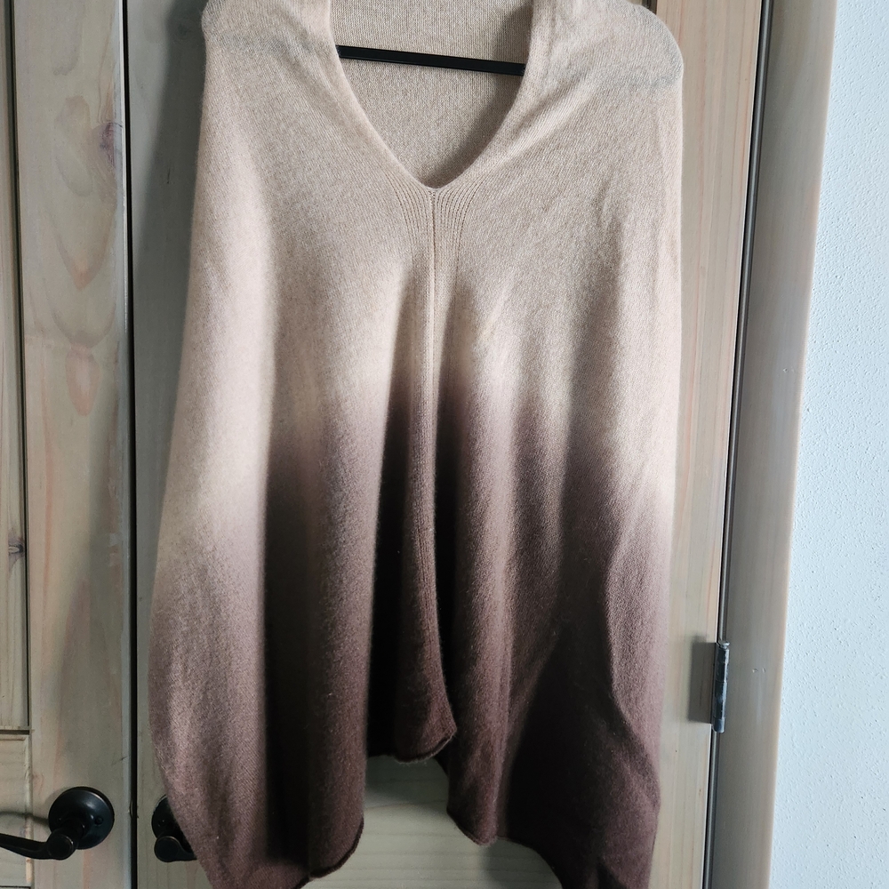 Amicale 100% Cashmere Beige & Chocolate Brown Gradient Poncho Sweater One Size